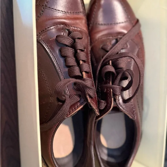 Vintage ♥️♥️Louis Vuitton Dark Brown Leather Oxfords  display picture 2